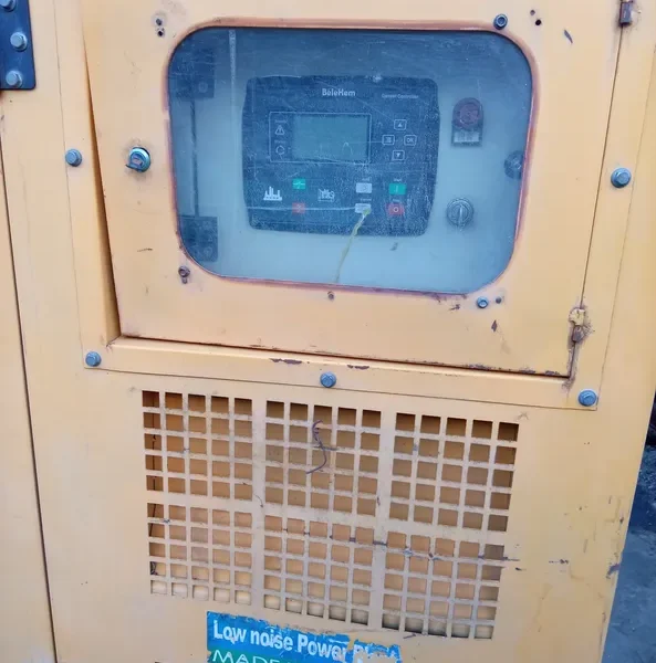 Used Cummins 125 kVA Diesel Generator Silent Type - photograph 01